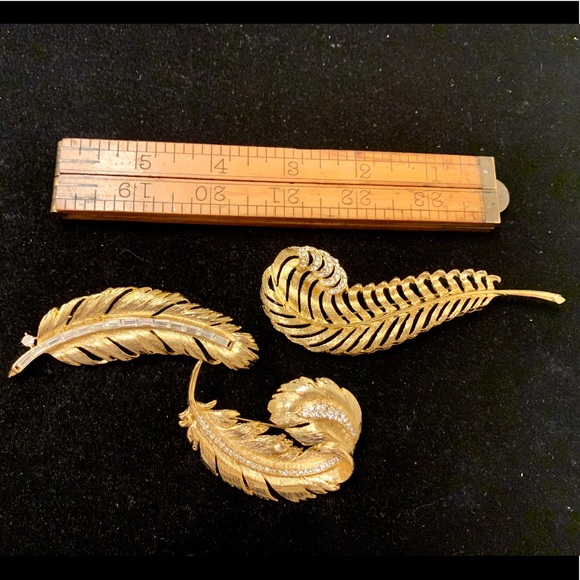 Three vintage MJ Ent brooches feathers rhinestones - Picture 4 of 12